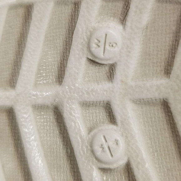 White crocs with grey fur inside - Picture 4 of 4